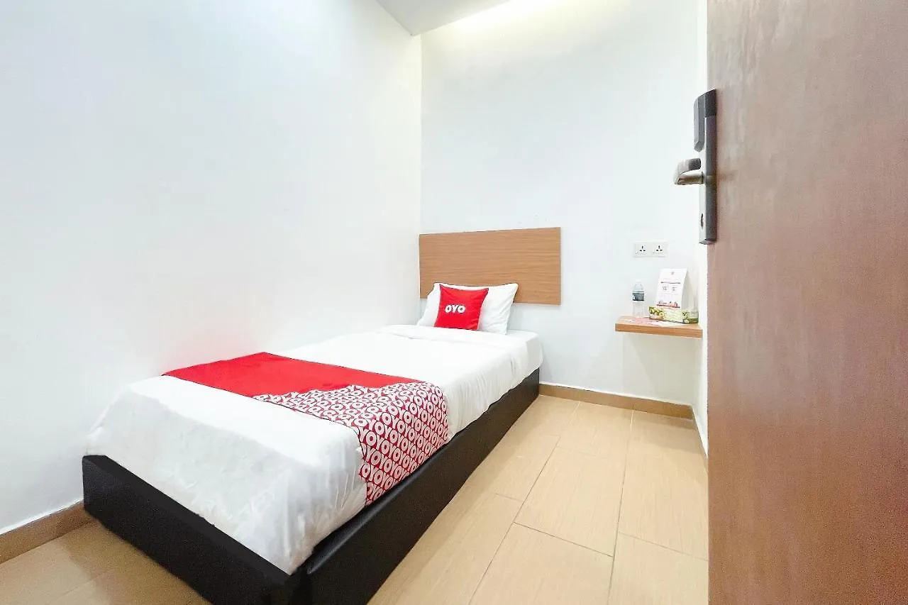 Oyo 90334 Mawlaya Hotel Bayan Lepas